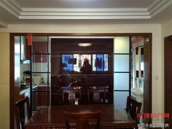 湖苑四区，4楼，新装修，95平方，送车库，房东挥泪急卖