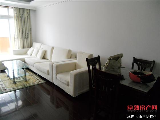 锦荷佳苑，3楼，90平方，精装修，汽车库40平方，136万