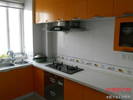 陆家角精装修三室（车库已做门面）急售