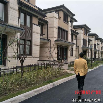 富丽庄园连体别墅285平650万毛坯院子100平位置好