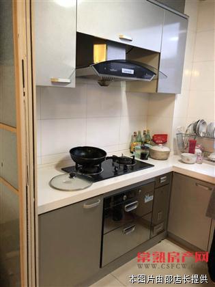 核心卖点 直降25万，房东急卖！百盛花园123平+77平精装修260万带双车库30平 （车库已装修出