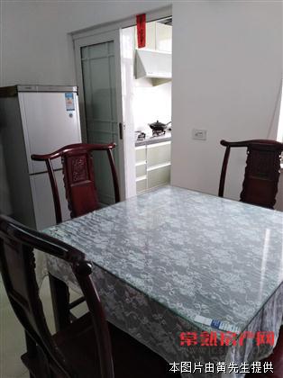 J湖苑一区65平米，清爽装修，拎包入住，自带小院子！2000元/月 看房18112793217