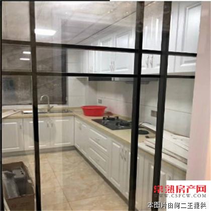 城市之光 350万 4室2厅2卫 豪华装修 带车位有名额