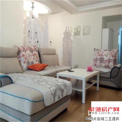 三一荣域花园洋房顶带阁175平 233万 五房两厅两卫 精装修满两年