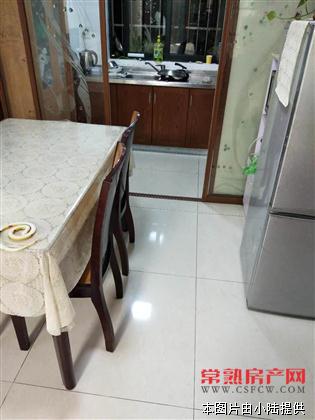 星辉湖畔 86平方 带车库 126万