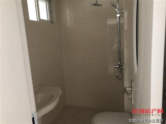 五星四区，精装底楼带院子，2000/月