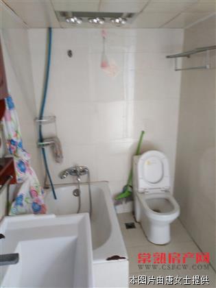 颜港底楼一室一卫一厨精装修出租