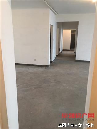  世茂二期 大平层 272平送36平  6-2-4  全新毛坯 有名额  满2年    568万 