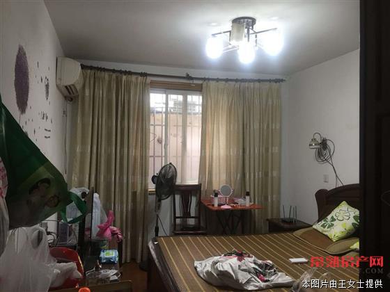 湖苑一区  63平底楼带院子20平左右 