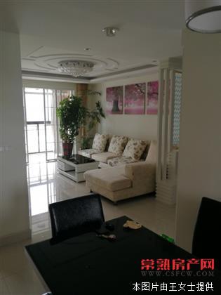 老街 中上楼层  124平 精装修基本未住 270万