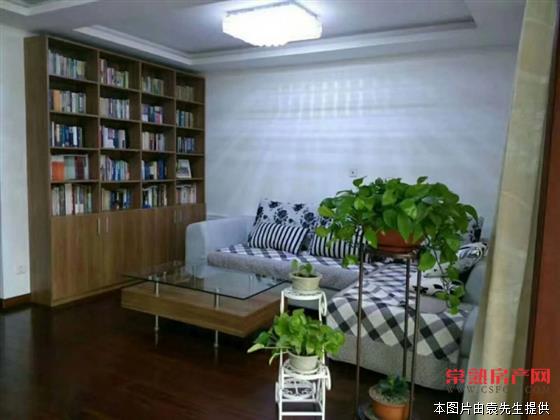 Y聆湖苑精装3房2卫不靠高架，带车位