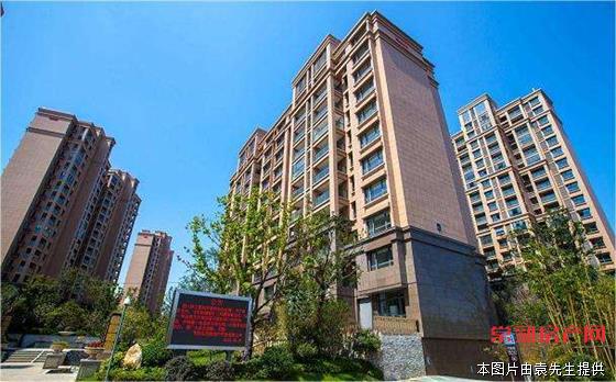 Y弘阳尊邸豪装2房+1房242万，拎包入住