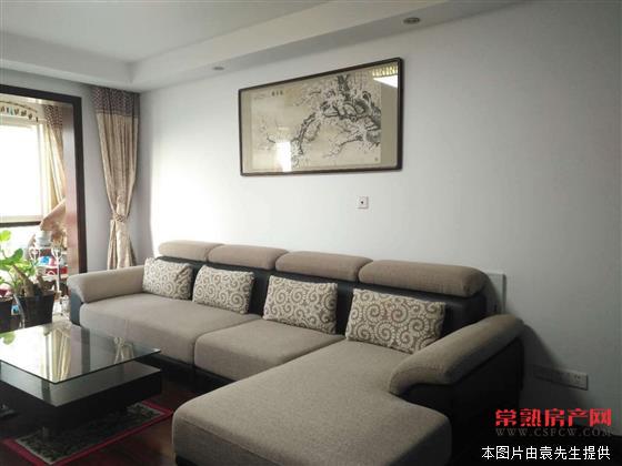 Y聆湖苑精装4房带车位216万满2年