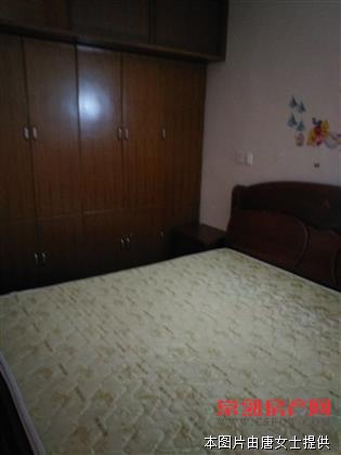 颜港北村底楼一室一卫一厨精装修1600元/月