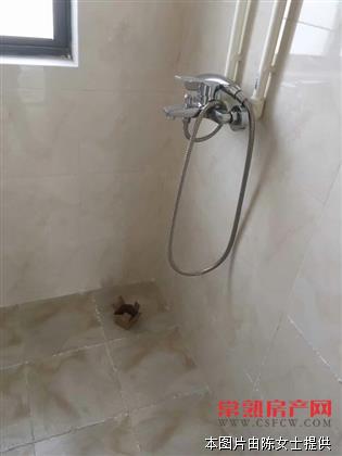 加宝花园，毛坯，带门3室2卫可洗澡可做饭2100元/月