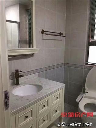 世茂御龙湾，93平米，精装，满2年，228万，可上学