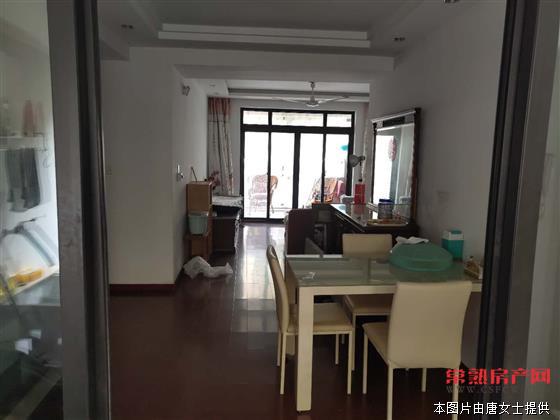 董浜亲水湾底楼90平方，精装修2室2厅1卫满2年，有名额，90万。