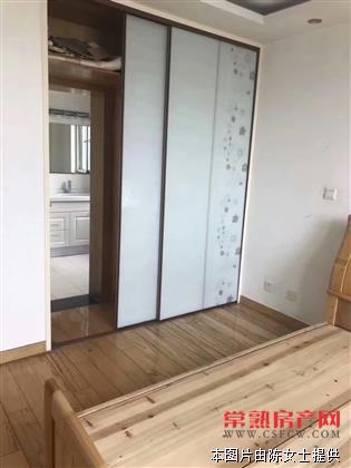 枫泾四区 121平，精装， 满二年 独库21平，305万