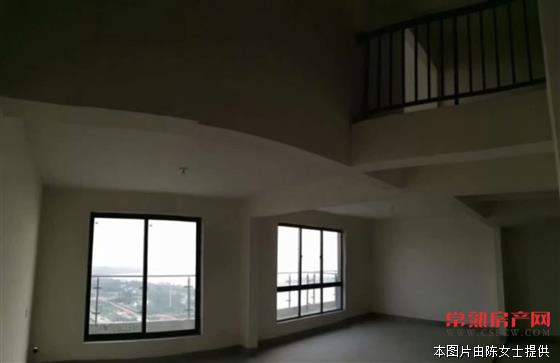 湖畔现代，空中别墅，247平米，338万，毛坯满2年