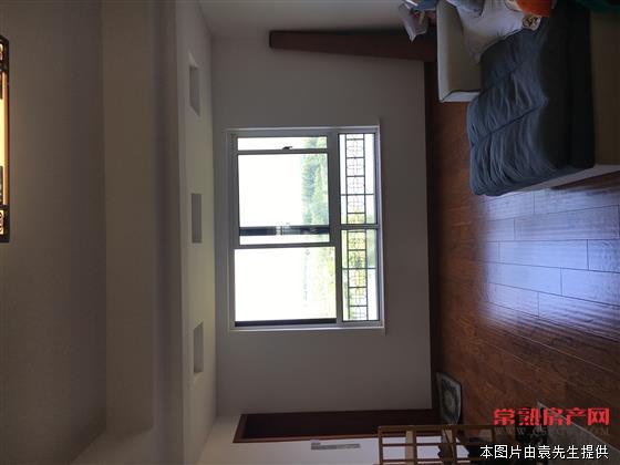 您值得拥有的湖景房【翡翠湾】装修考究 楼王位置 117平 240万 满两年 看房有钥匙！