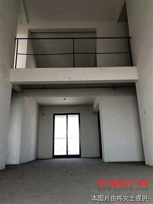 香格丽花园，顶带阁楼，5室，440万，毛坯，满2年