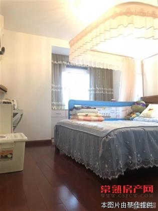 zjh常熟老街 97.42平精装 三室两厅一卫 南北通透 满五唯一 环境极佳 228万！