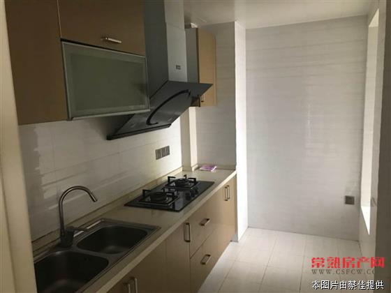 zjh常熟老街 97.13平精装 两室两厅一卫 南北通透 好楼层 全天无遮挡 有名额 205万！