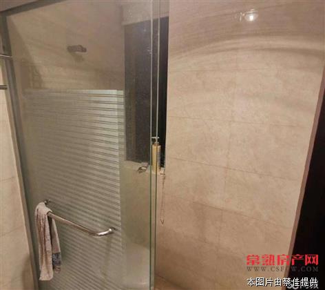 zjh虞山国际花园 精装 带独立卫生间 采光好 适合女孩子住 1200元每月！