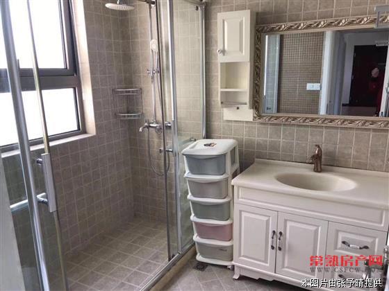 世茂三期143平290万带车位，豪华装修，黄金楼层拎包入住