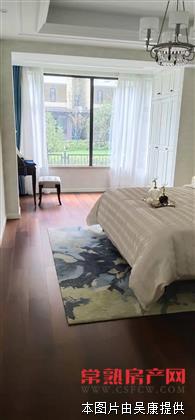 港龙实际面积300平洋房 楼上140平加90平地下室  外面带50平的院子