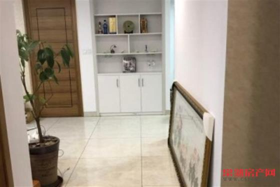 虞景园，119平米，3室2卫，精装，带车库30平米，358万，位置好