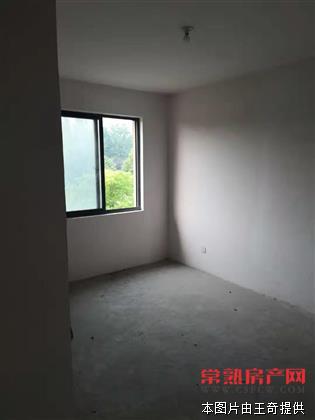 急售五新花园 全新毛坯大两房 107平仅售135万 钻石楼层采光好