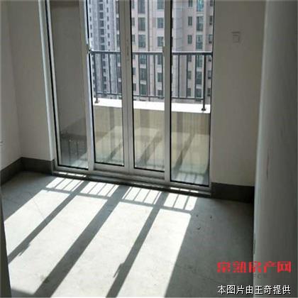 急售 中南锦城 毛坯大三房 128平仅售255万 带车位 有名额