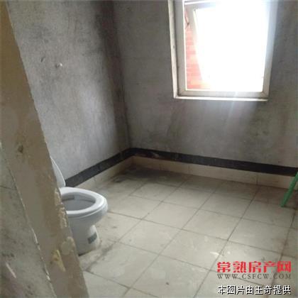 急售铂克花园 毛坯大三房 带车位车库 仅售235万 满二 有名额