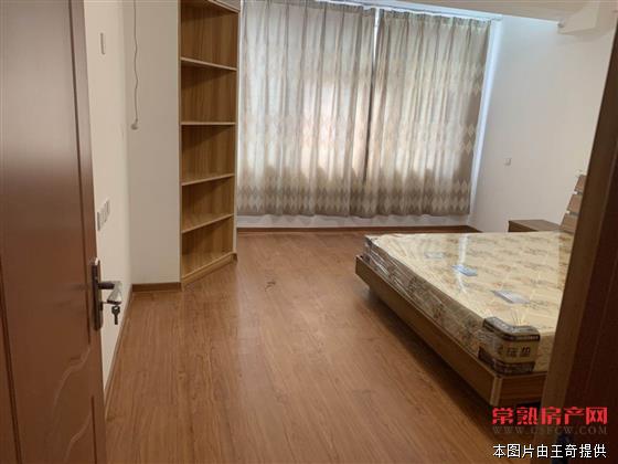 万达广场 精装公寓 一室一厅一卫 43平 仅售38万 位置好朝向好 有采光