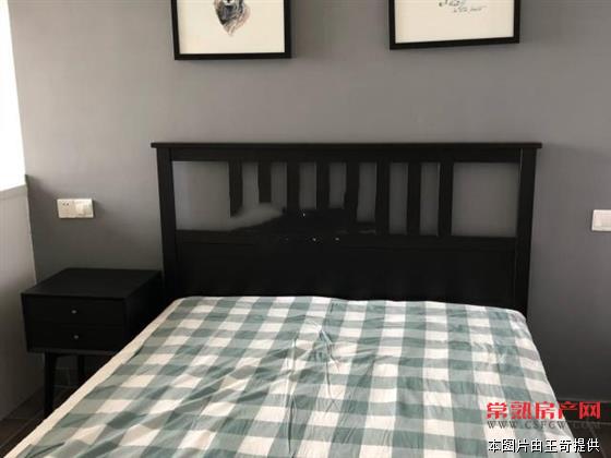 爱情公寓 精装一室 设施齐全 拎包入住 租金1500包物业 繁华地段靠近万达商场