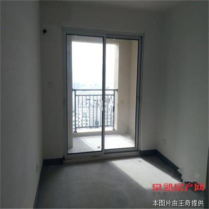 万达广场 毛坯大三房 122平仅售220万 满二 有名额 可随时看房