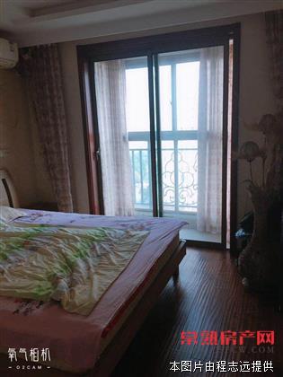 中南世纪城，123平三房两卫，家具家电齐全急售