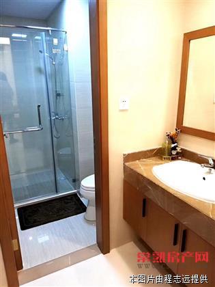 湖滨商业广场，精装公寓，家具家电齐全，包物业，诚心急租