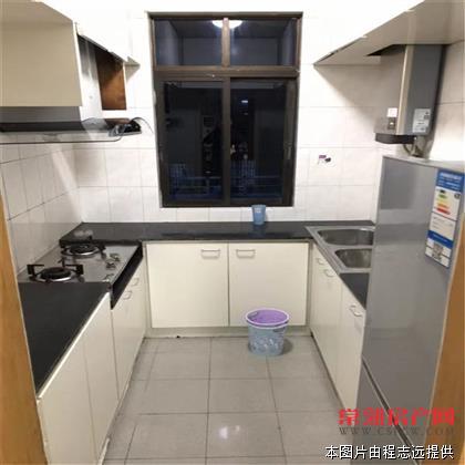 漕泾新村 装修清爽 家电齐全 中间楼层 带车库 看房方便