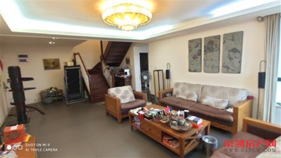 红枫苑，大跃层顶跃，产证211平方，5室3卫，精装，满2年，能上学，有车位