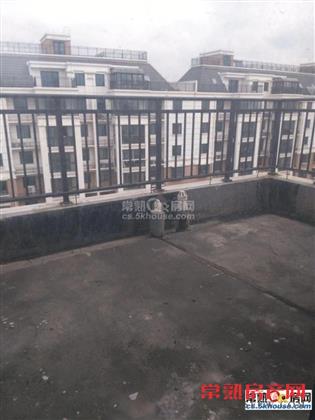 聆湖苑,顶带阁楼，133平米+阁楼60平米，毛坯，可做5室3卫，230万，满2年，能上学