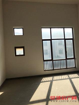 湖畔现代城一区，345叠加别墅，毛坯，带车库40平米带大晒台，5室2厅4卫，满2年，430万