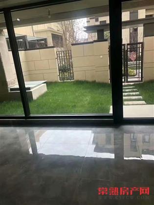 望山居，底叠加237平，东边套，院子地下室车位，不满2年556万