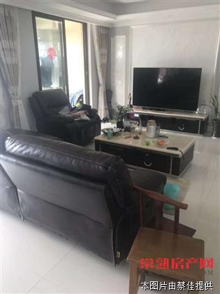 h带地暖和中央空调 新城 豪装194平498万 5室2厅3卫 有名额