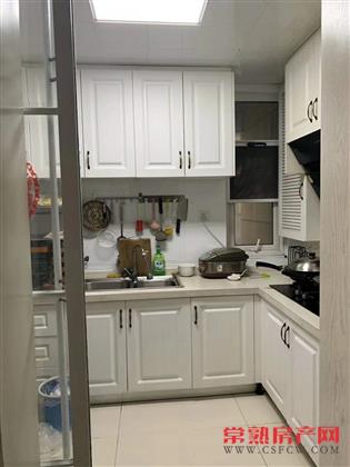 绿地新里铂克公馆，89平米，精装，3室1卫，三开间，168万，满2年