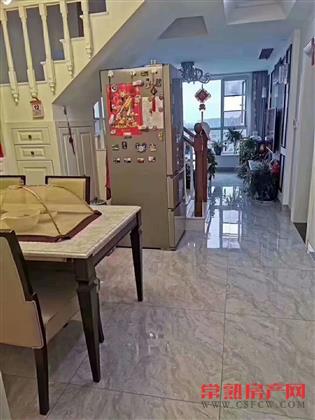 中南锦苑，127平跃层，带阁楼100平，三层，带车位，带储藏室，满2年，名额有，350万