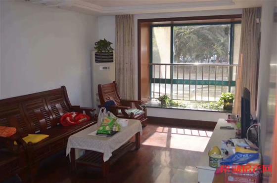 红枫苑底楼带院子122平精装3房2卫满两年有名额188万