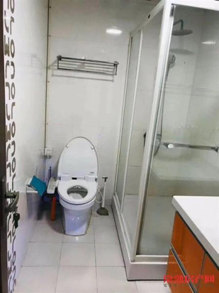 华府世家，70平米，精装，单身公寓，满2年，能上学，175万