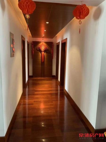 y常福一区183平318万4室2厅3卫精装修满两年有名额顶带阁